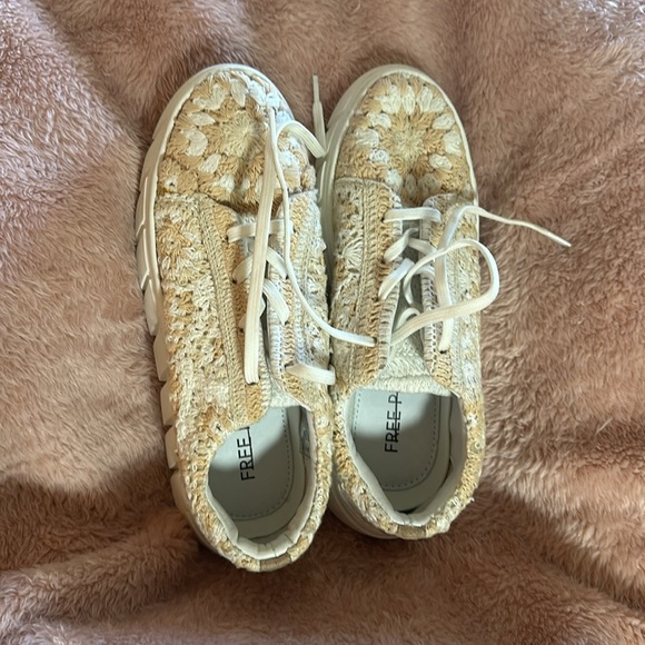 NWOB FREE PEOPLE Catch Me If You Can Sneakers - Picture 2 of 3